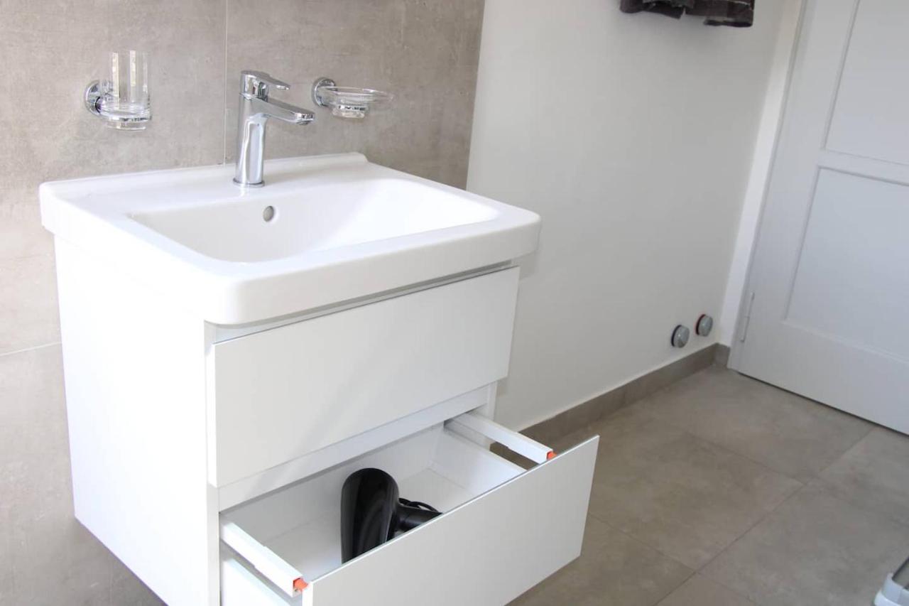 New & Modern Apartment With Beautiful Lake View! Lugano Dış mekan fotoğraf